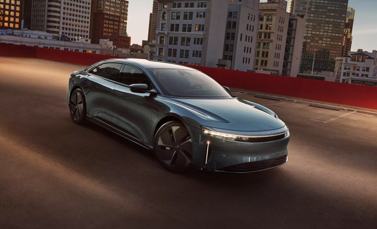 lucid-motors-will-roll-out-hands-free-highway-driving-this-month