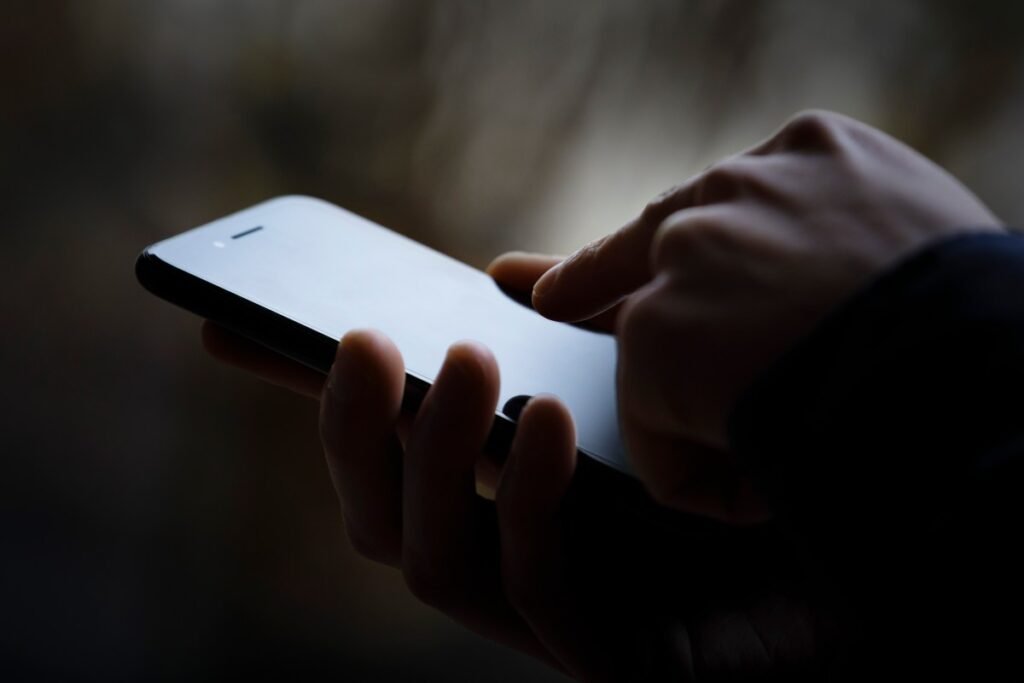hackers-are-trying-to-steal-passwords-and-sensitive-data-from-users-of-signal-clone