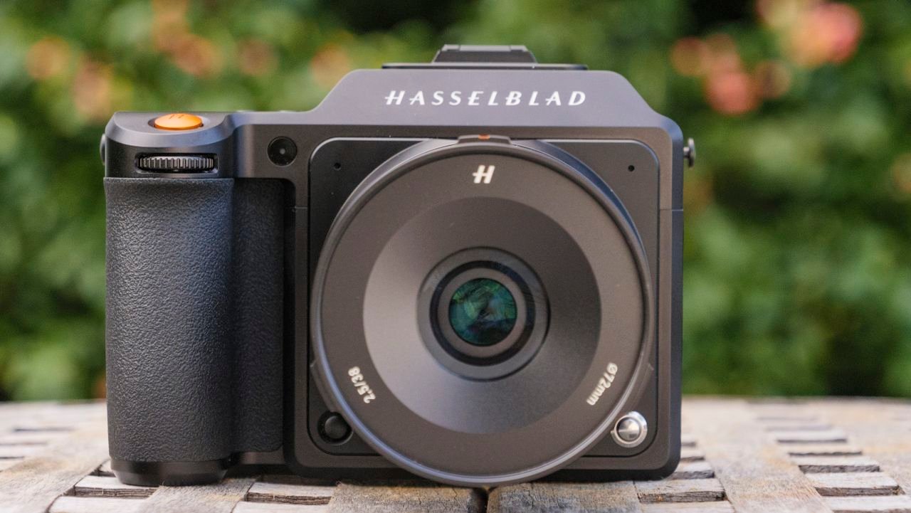 exclusive:-‘it’s-definitely-going-to-be-better…-and-smarter.’-hasselblad’s-dreamy-next-medium-format-camera-will-get-performance-boost