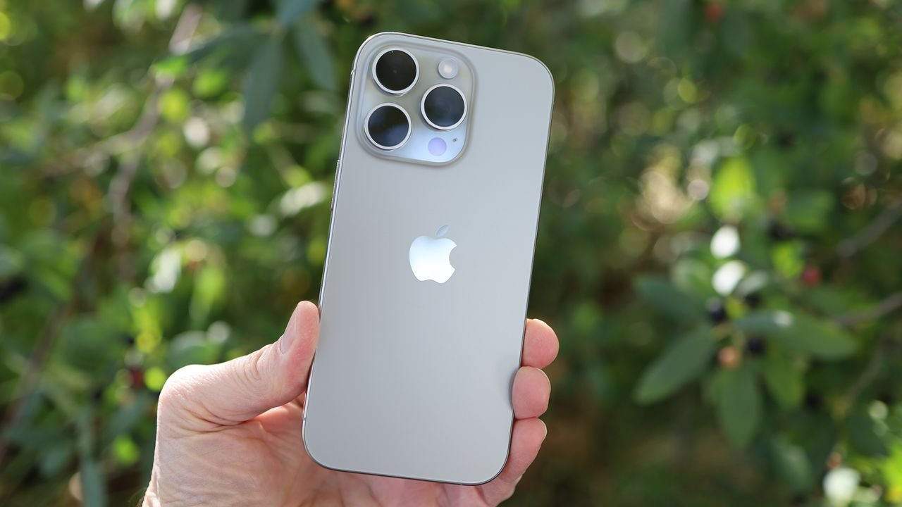 fresh-foldable-iphone-leaks-give-us-more-hints-about-the-price-and-a-key-spec