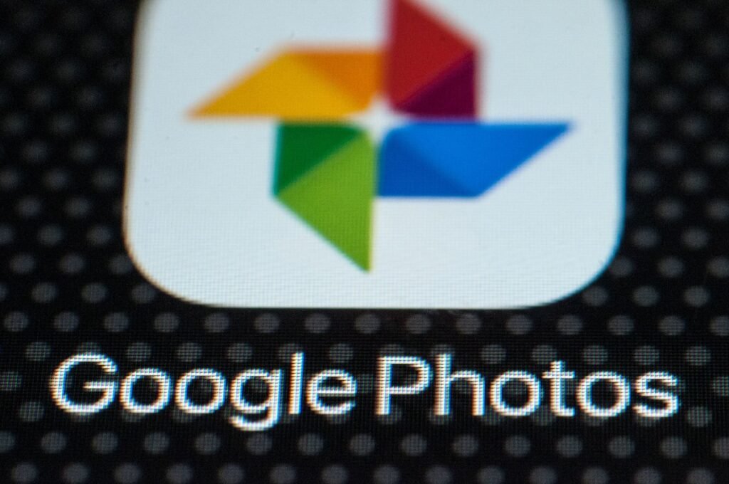 google-photos-adds-ai-features-for-‘remixing’-photos-in-different-styles,-turning-pics-into-videos