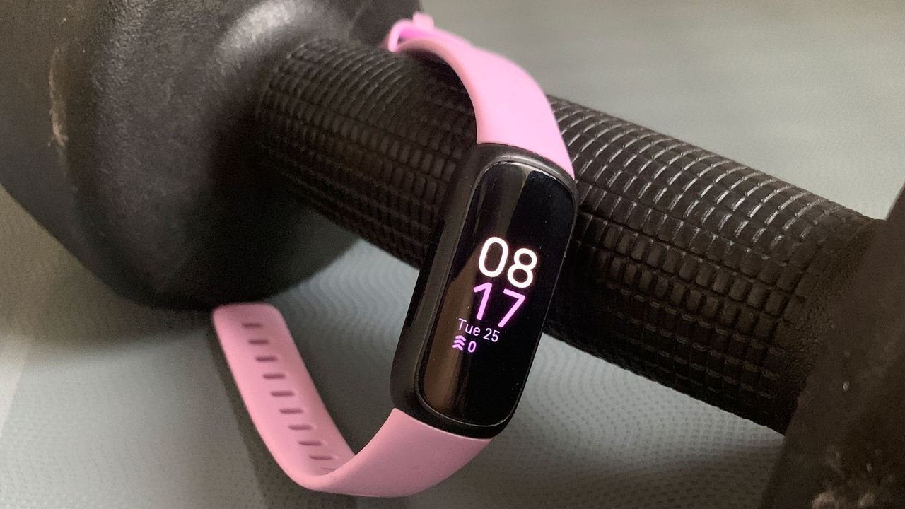 people-still-love-fitbit-–-which-is-why-i-hope-we-get-a-new-fitness-tracker-when-the-pixel-watch-4-inevitably-drops-next-month