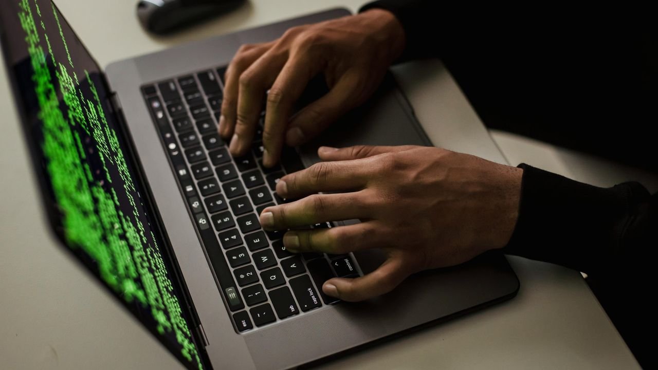 hacker-adds-potentially-catastrophic-prompt-to-amazon’s-ai-coding-service-to-prove-a-point