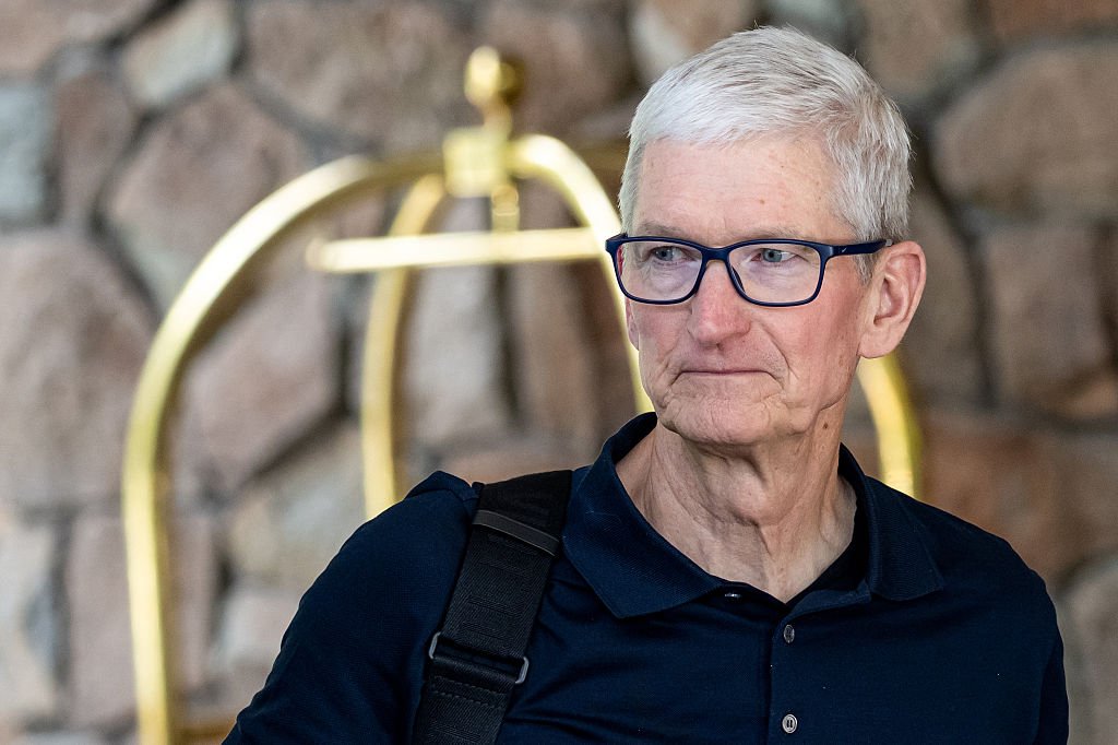 apple-plans-to-‘significantly’-grow-ai-investments,-cook-says