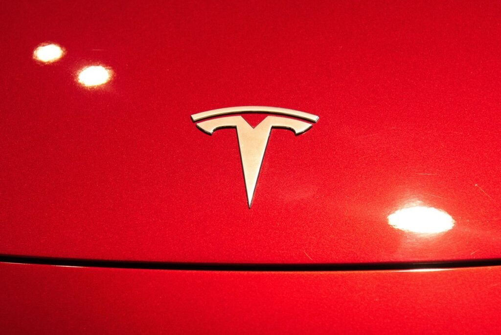tesla-partly-liable-in-florida-autopilot-trial,-jury-awards-$200m-in-damages