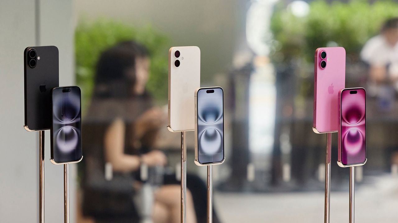 new-iphone-17-air-leak-supposedly-shows-the-super-slim-battery-apple-may-use-in-this-model
