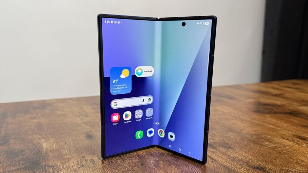i-showed-the-samsung-galaxy-z-fold-7-to-a-z-fold-4-owner,-and-he-was-blown-away